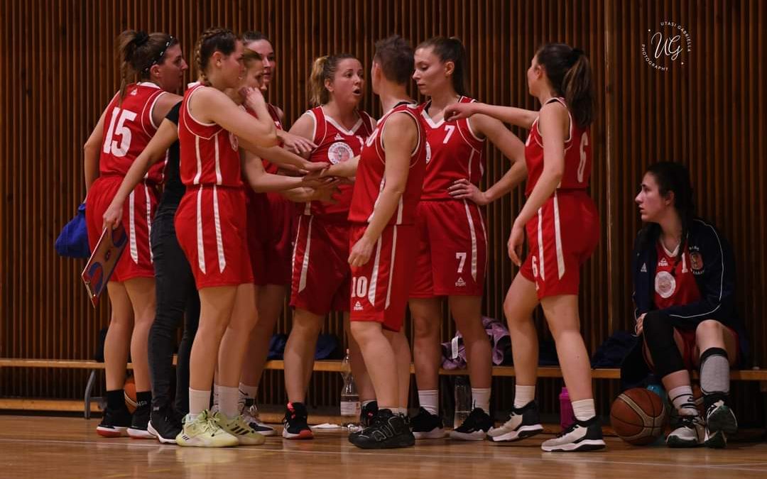 Sérülések ellenére is jól helytáll a Kosársuli női csapata